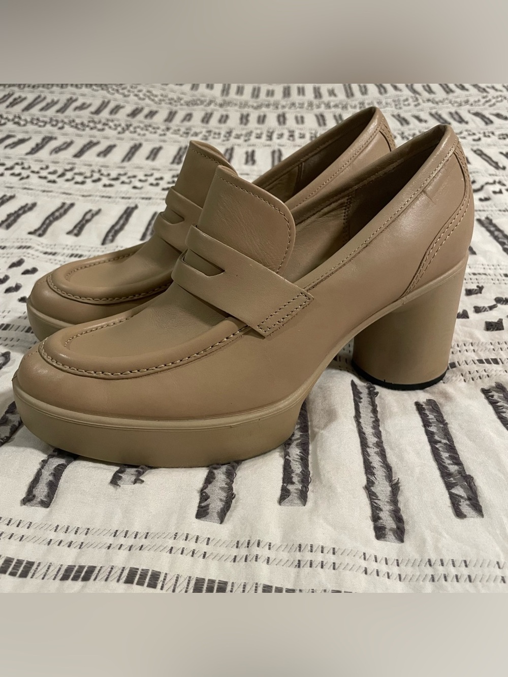 ECCO Shape Sculpted Motion 55 Beige Leather Loafer Pumps